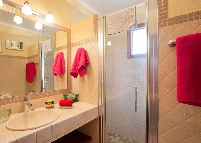 Assumpcio In Mit Pool Und Grill By Interhome